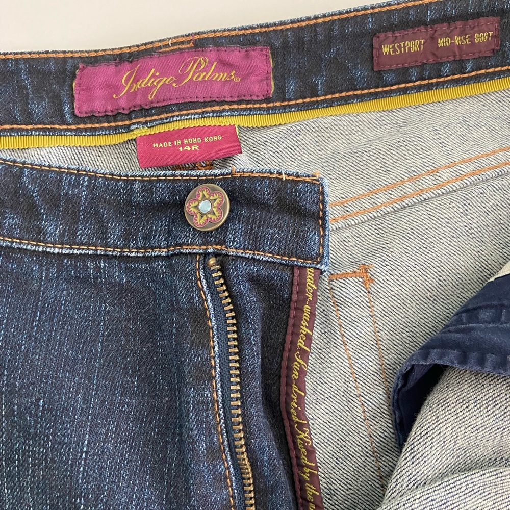 Indigo Palms by Tommy Bahama designer mid rise boot cut jeans. Size 14